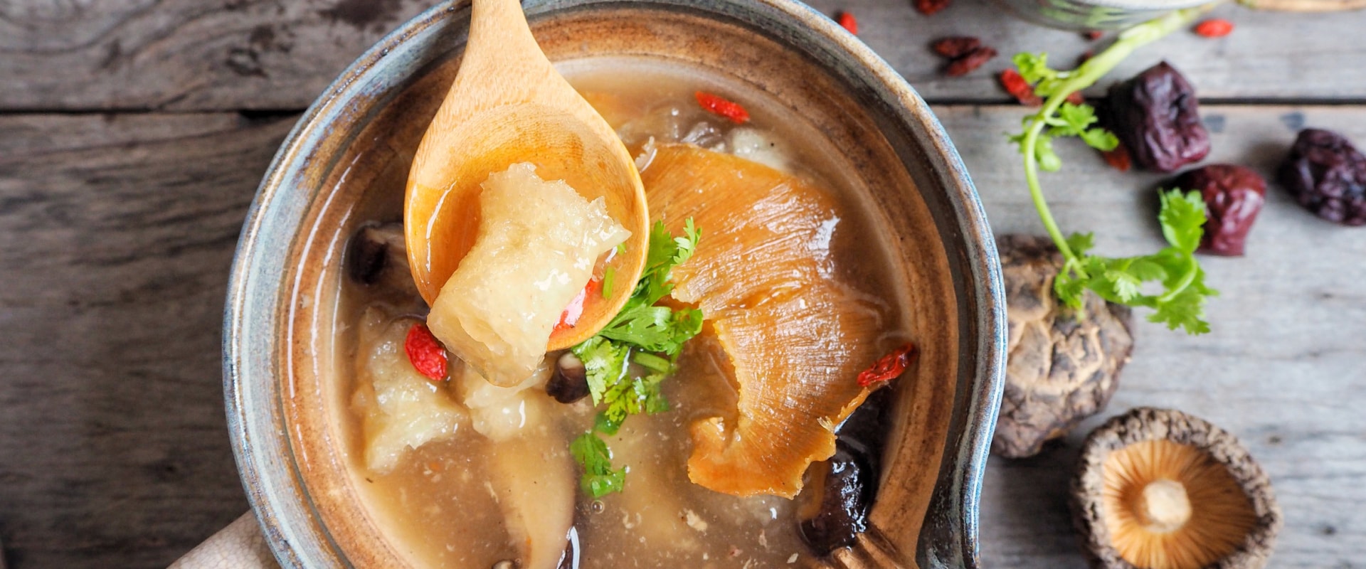 Dried Fish Maw and Chicken Soup: A Delicious and Nutritious Addition to Your Chinese Cooking
