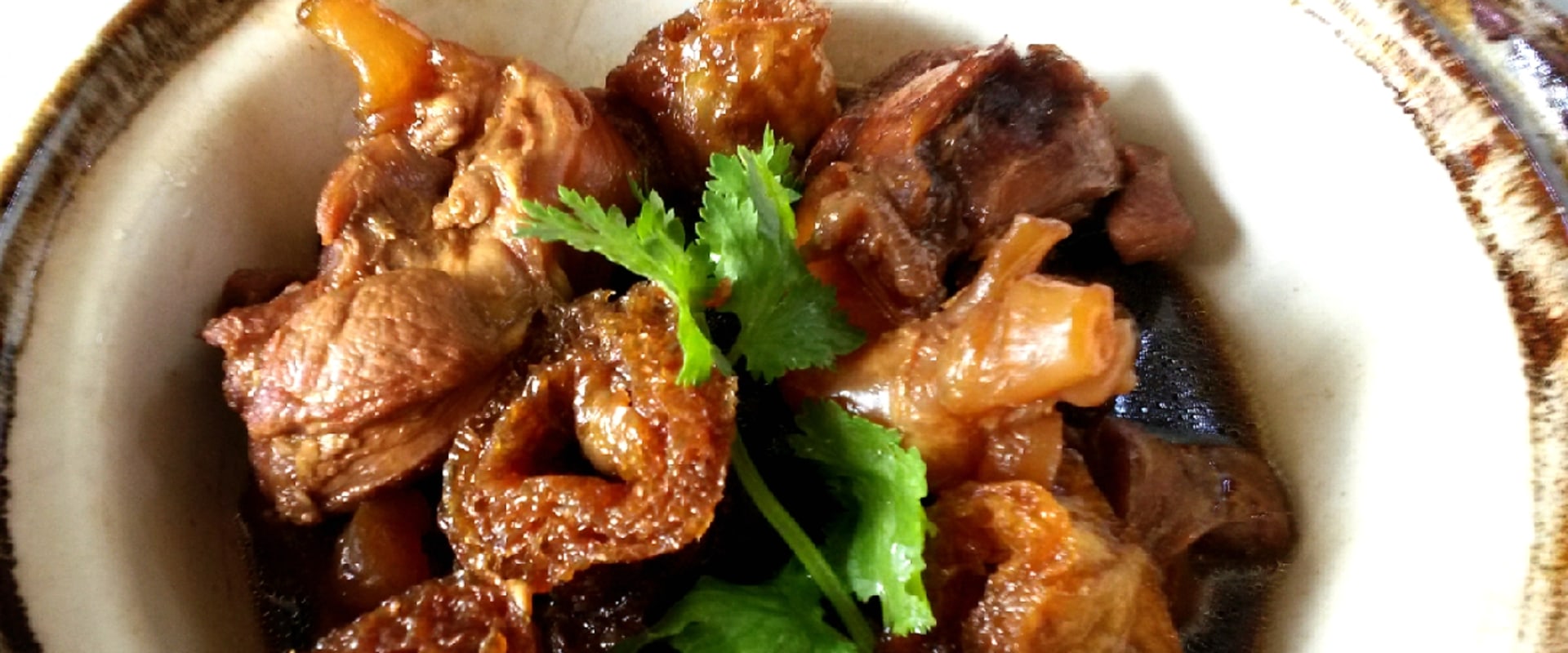 A Delicious and Nutritious Recipe for Dried Fish Maw and Pork Belly Stew