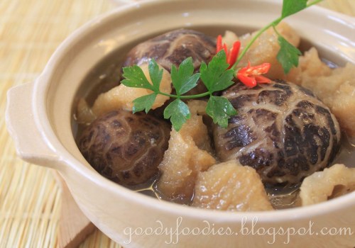 Braised Dried Fish Maw with Mushrooms: A Delicious and Nutritious Chinese Dish